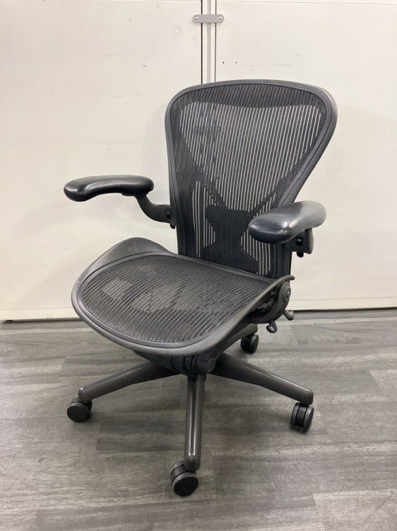 HermanMiller（ハーマンミラー）アーロンチェア 可動肘付アーロンチェア 商品画像1
