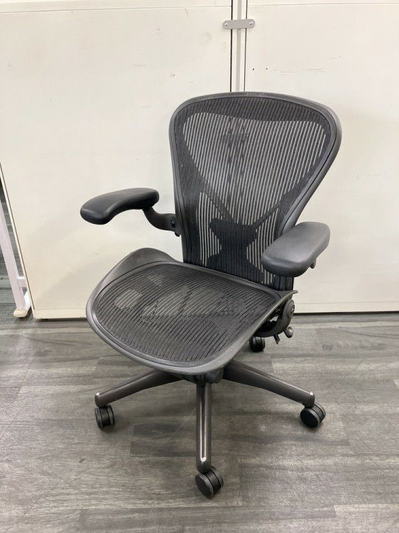 HermanMiller（ハーマンミラー）アーロンチェア 可動肘付アーロンチェア 商品画像1