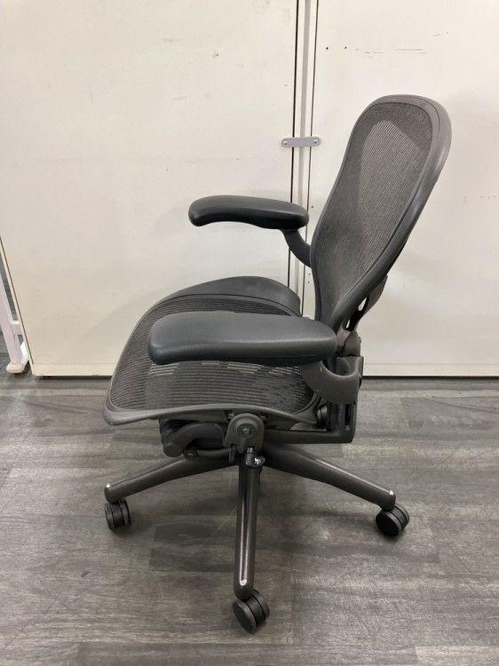 HermanMiller（ハーマンミラー）アーロンチェア 可動肘付アーロンチェア 商品画像3