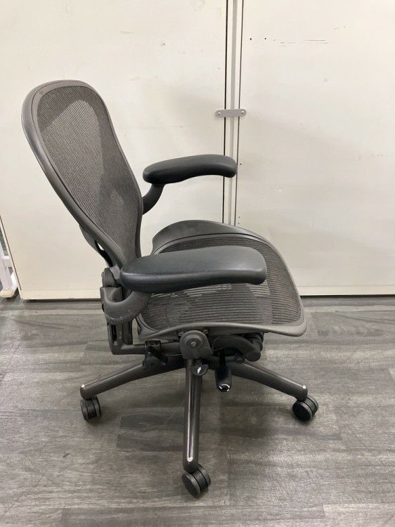 HermanMiller（ハーマンミラー）アーロンチェア 可動肘付アーロンチェア 商品画像5