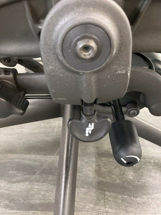 HermanMiller（ハーマンミラー）アーロンチェア 可動肘付アーロンチェア 商品画像6