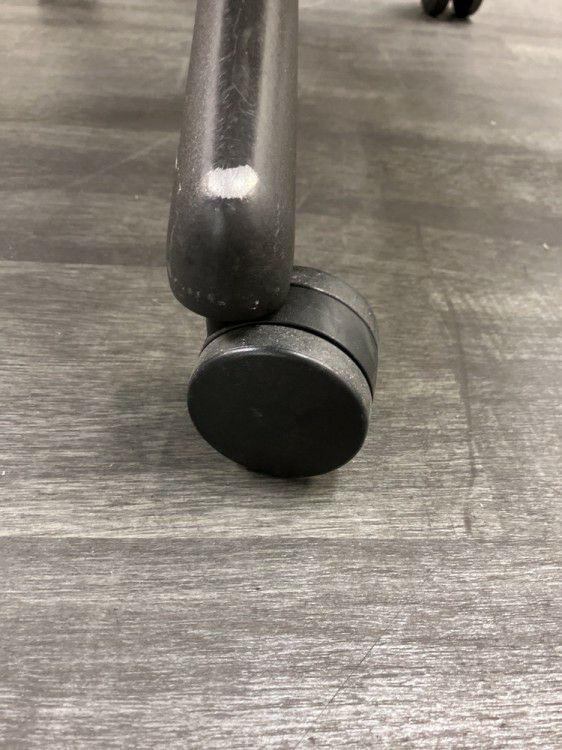 HermanMiller（ハーマンミラー）アーロンチェア 可動肘付アーロンチェア 商品画像15