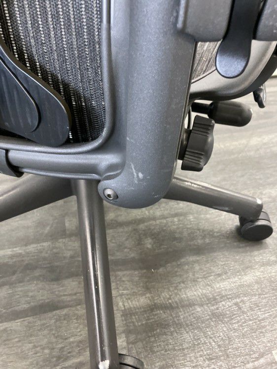 HermanMiller（ハーマンミラー）アーロンチェア 可動肘付アーロンチェア 商品画像4