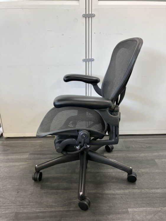 HermanMiller（ハーマンミラー）アーロンチェア 可動肘付アーロンチェア 商品画像11