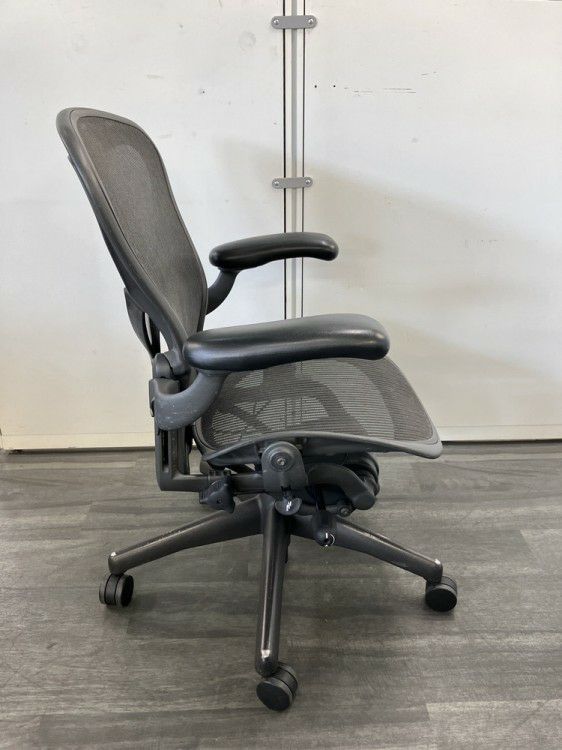 HermanMiller（ハーマンミラー）アーロンチェア 可動肘付アーロンチェア 商品画像13
