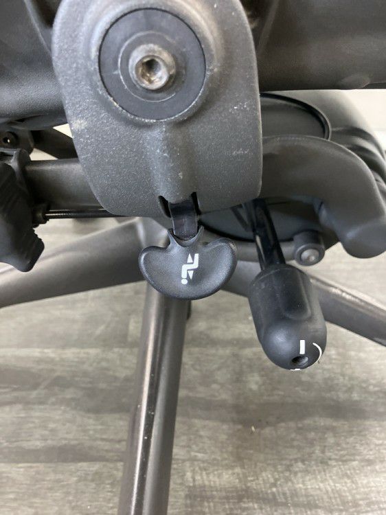 HermanMiller（ハーマンミラー）アーロンチェア 可動肘付アーロンチェア 商品画像14