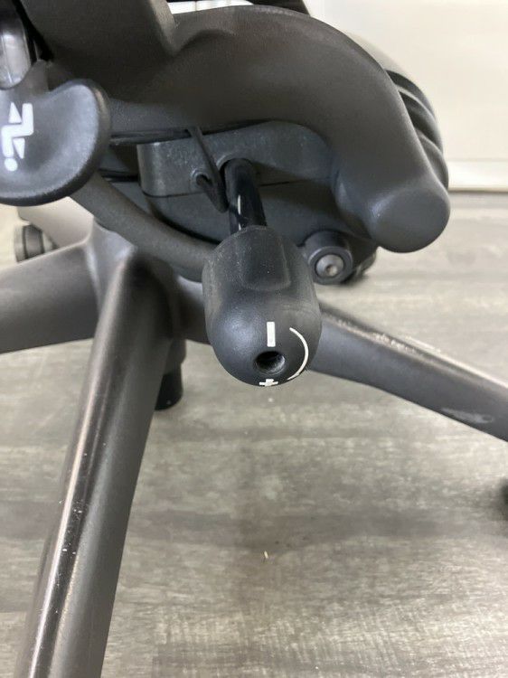 HermanMiller（ハーマンミラー）アーロンチェア 可動肘付アーロンチェア 商品画像15