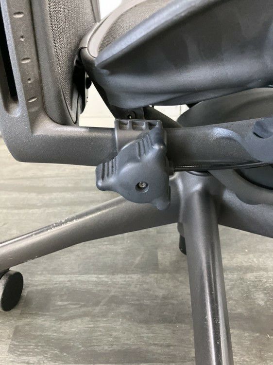 HermanMiller（ハーマンミラー）アーロンチェア 可動肘付アーロンチェア 商品画像16