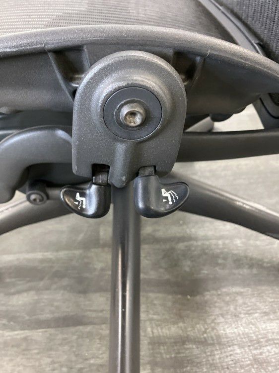 HermanMiller（ハーマンミラー）アーロンチェア 可動肘付アーロンチェア 商品画像17