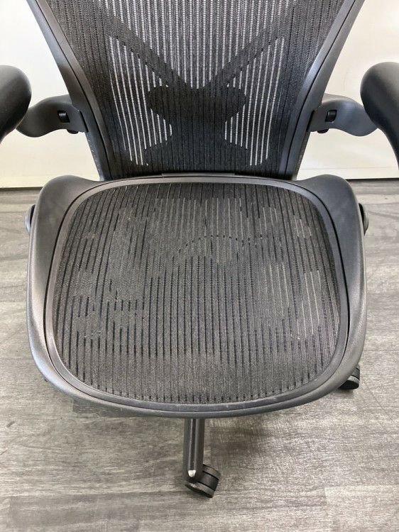 HermanMiller（ハーマンミラー）アーロンチェア 可動肘付アーロンチェア 商品画像19