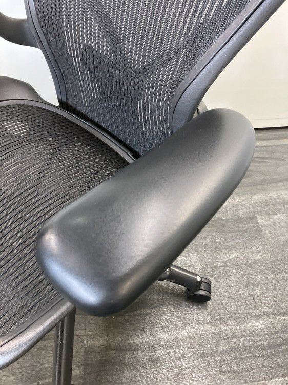 HermanMiller（ハーマンミラー）アーロンチェア 可動肘付アーロンチェア 商品画像21