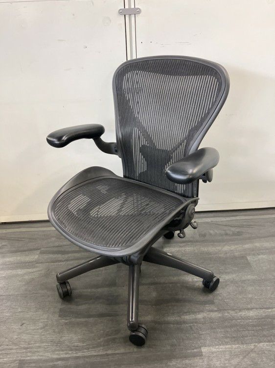 HermanMiller（ハーマンミラー）アーロンチェア 可動肘付アーロンチェア 商品画像1