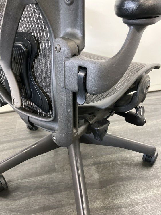 HermanMiller（ハーマンミラー）アーロンチェア 可動肘付アーロンチェア 商品画像3