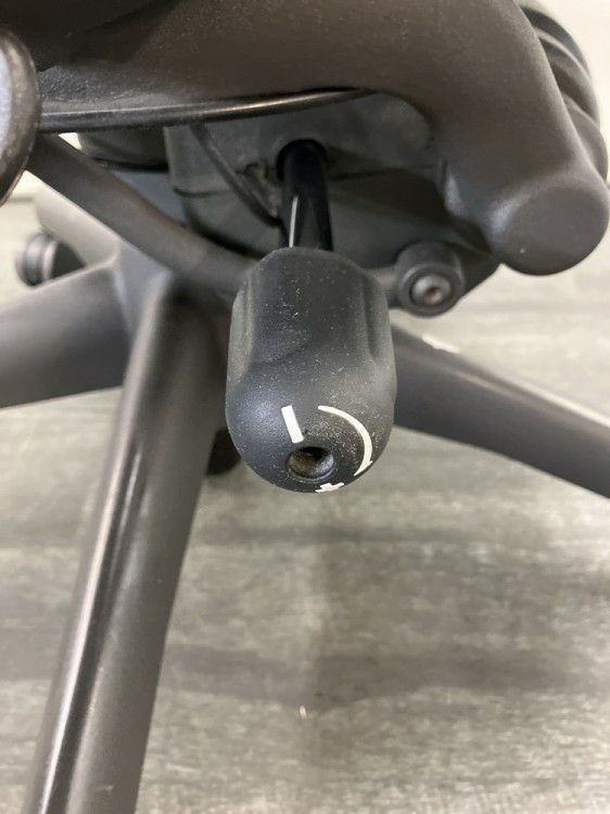 HermanMiller（ハーマンミラー）アーロンチェア 可動肘付アーロンチェア 商品画像16