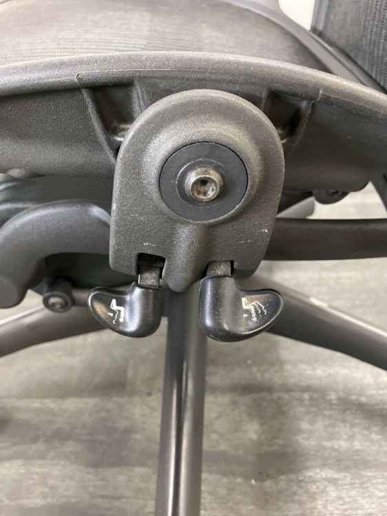 HermanMiller（ハーマンミラー）アーロンチェア 可動肘付アーロンチェア 商品画像18