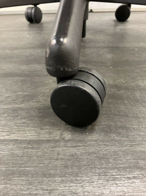 HermanMiller（ハーマンミラー）アーロンチェア 可動肘付アーロンチェア 商品画像23