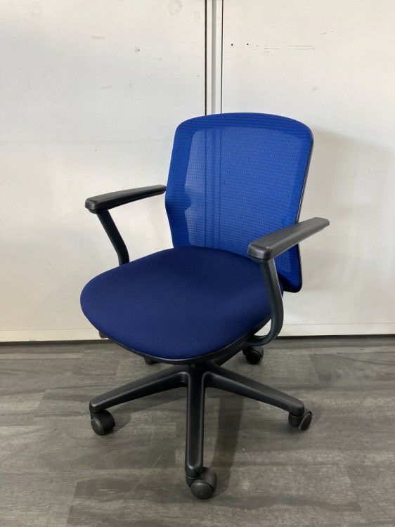 ウチダ（内田洋行）エニーザ（Anyza）チェア 固定肘付エニーザチェア 商品画像1