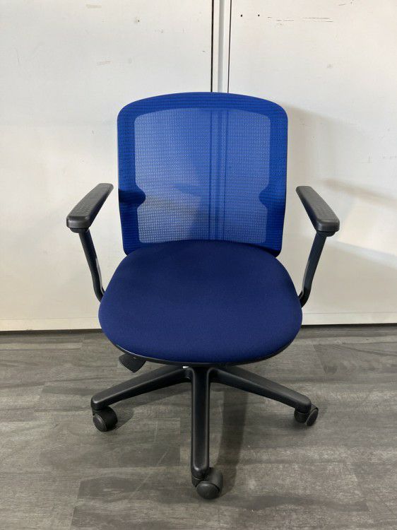 ウチダ（内田洋行）エニーザ（Anyza）チェア 固定肘付エニーザチェア 商品画像2