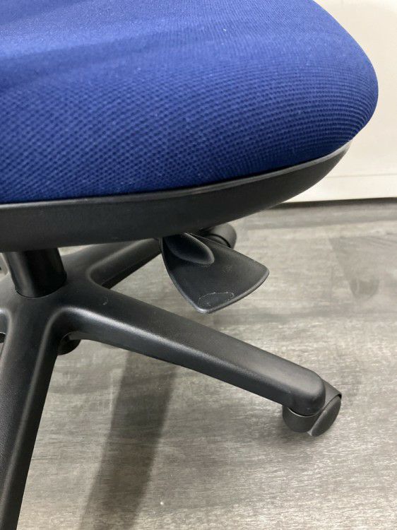 ウチダ（内田洋行）エニーザ（Anyza）チェア 固定肘付エニーザチェア 商品画像6