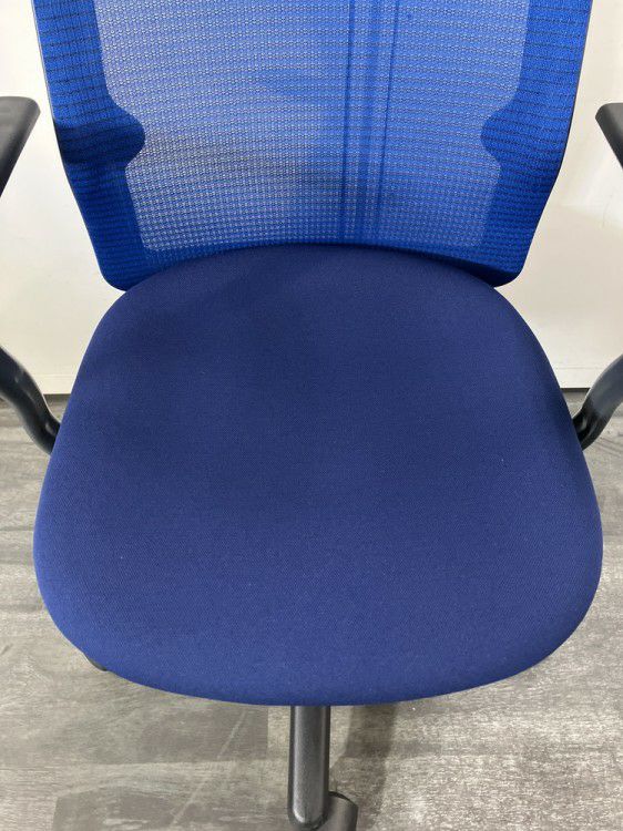 ウチダ（内田洋行）エニーザ（Anyza）チェア 固定肘付エニーザチェア 商品画像8