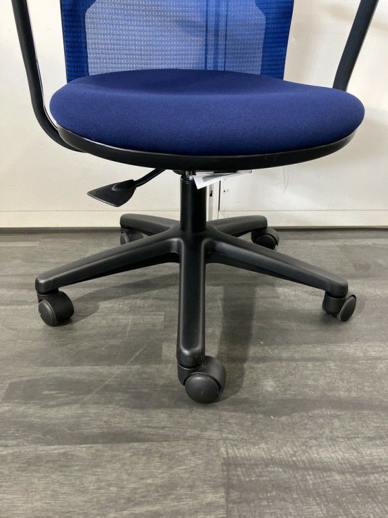 ウチダ（内田洋行）エニーザ（Anyza）チェア 固定肘付エニーザチェア 商品画像11