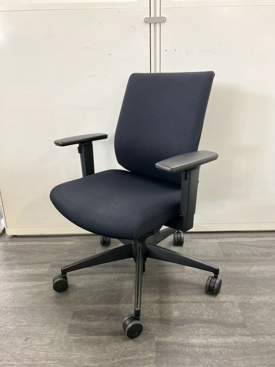 コクヨWizard2(ウィザード2)チェア 可動肘付ウィザード2チェア 商品画像1