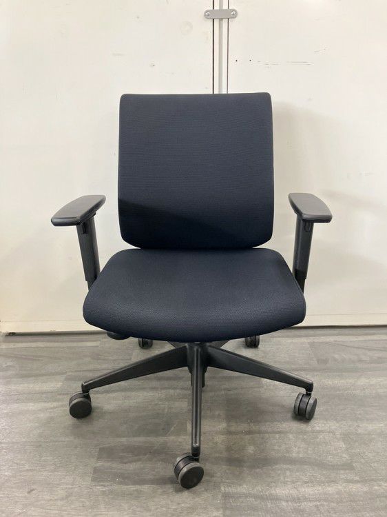 コクヨWizard2(ウィザード2)チェア 可動肘付ウィザード2チェア 商品画像2