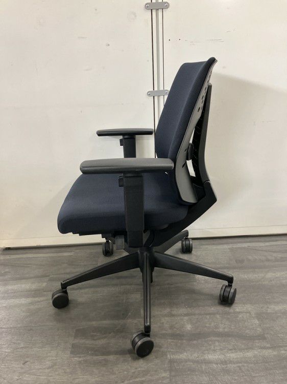 コクヨWizard2(ウィザード2)チェア 可動肘付ウィザード2チェア 商品画像3