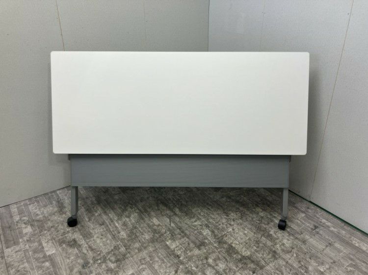 オカムラフラプターシリーズ 1500サイドスタックテーブル 商品画像1