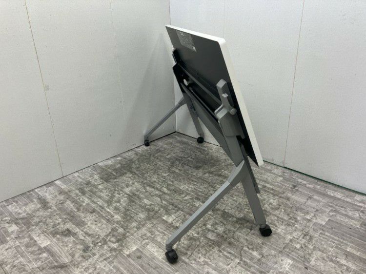 オカムラフラプターシリーズ 1500サイドスタックテーブル 商品画像2