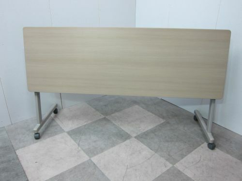 コクヨ1800サイドスタックテーブル 商品画像1