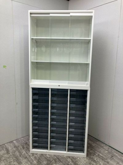 オカムラレクトラインシリーズ A4クリアケース・ガラス3扉スライド上下書庫 商品画像1