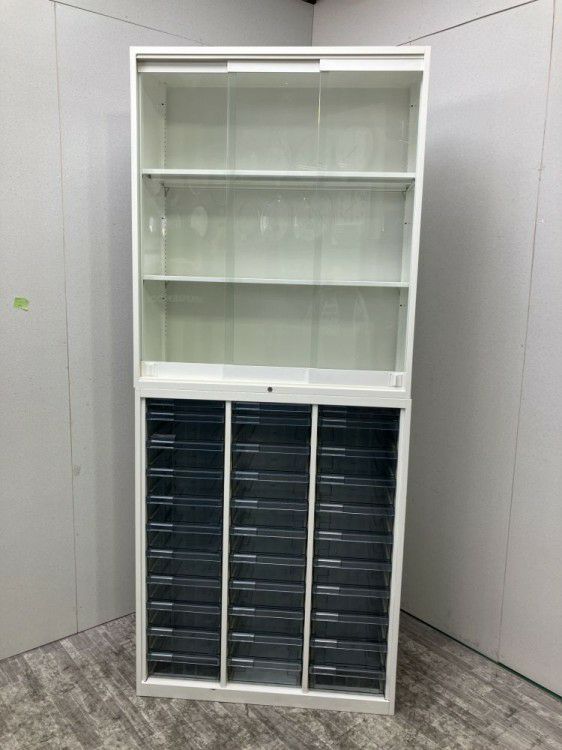 オカムラレクトラインシリーズ A4クリアケース・ガラス3扉スライド上下書庫 商品画像1