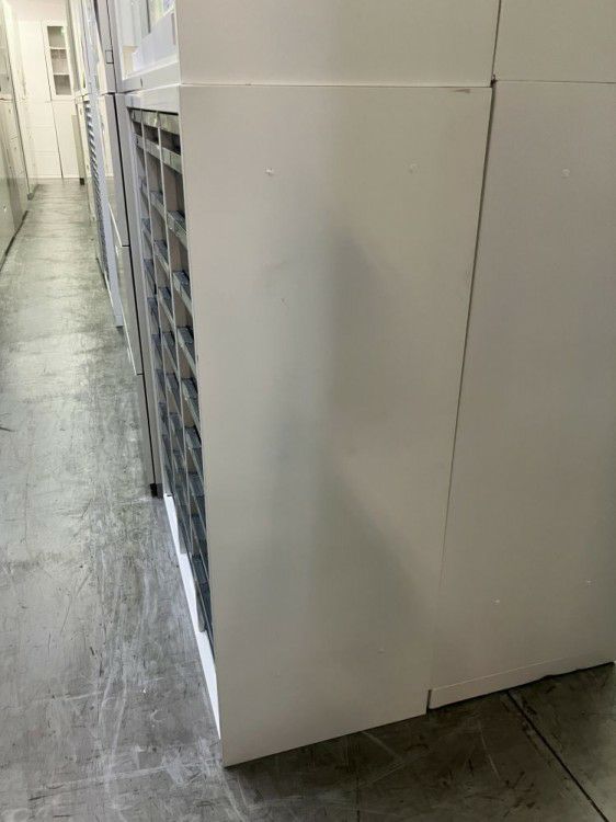 オカムラレクトラインシリーズ A4クリアケース・ガラス3扉スライド上下書庫 商品画像5