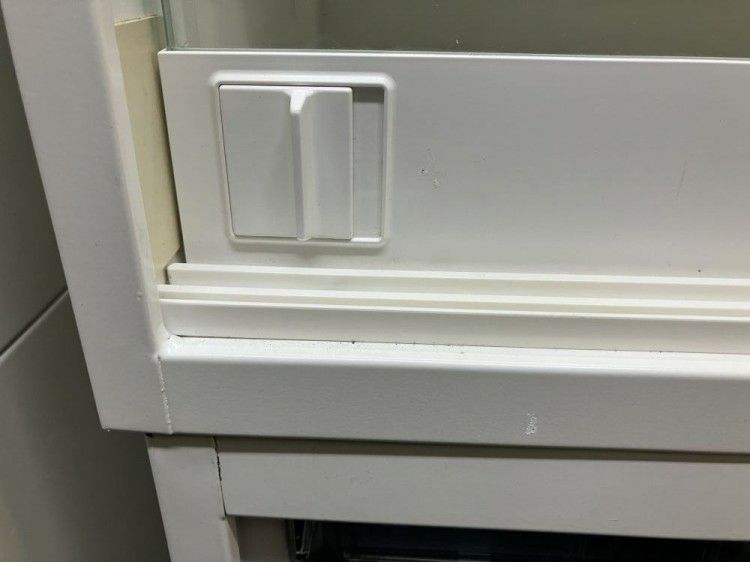 オカムラレクトラインシリーズ A4クリアケース・ガラス3扉スライド上下書庫 商品画像6