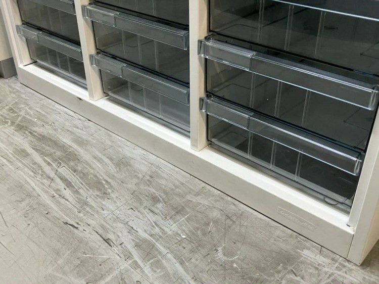 オカムラレクトラインシリーズ A4クリアケース・ガラス3扉スライド上下書庫 商品画像12