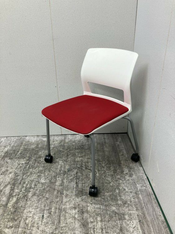 コクヨ160シリーズ キャスター付スタッキングチェア 商品画像1