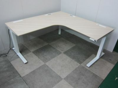 オカムラ スイフトシリーズ 電動昇降式1540L型デスク
