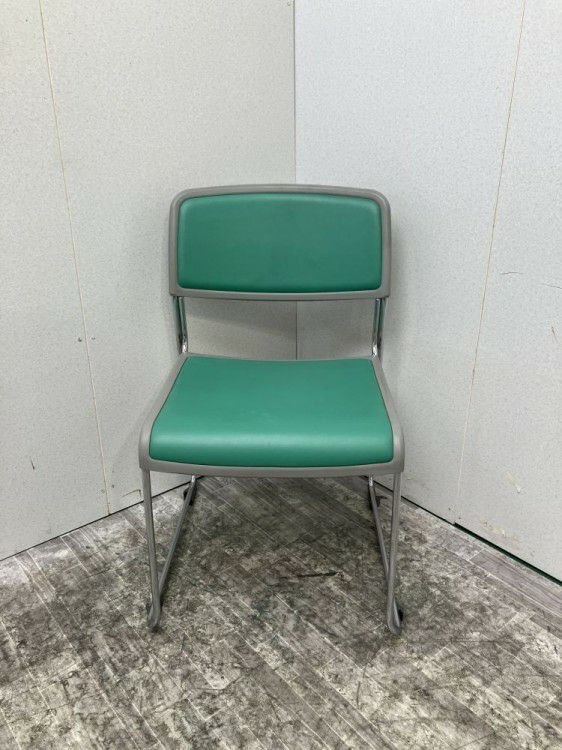 コクヨスタッキングチェア 商品画像2