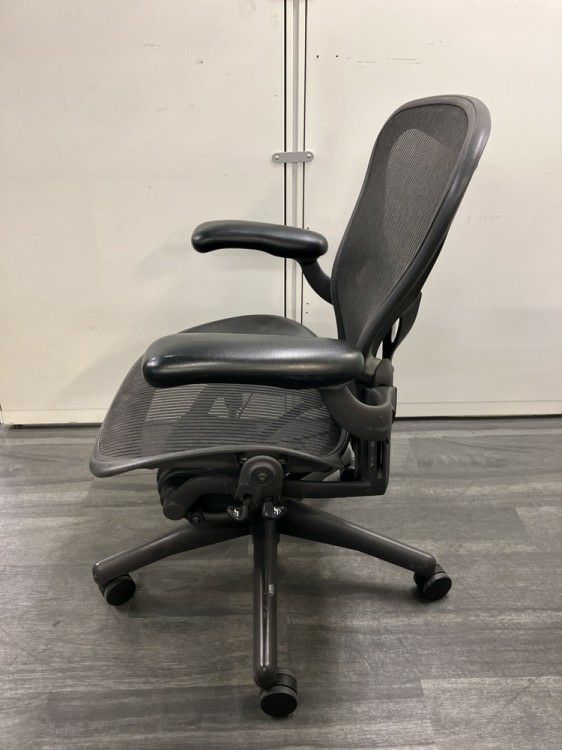 HermanMiller（ハーマンミラー）アーロンチェア 可動肘付アーロンチェア 商品画像3