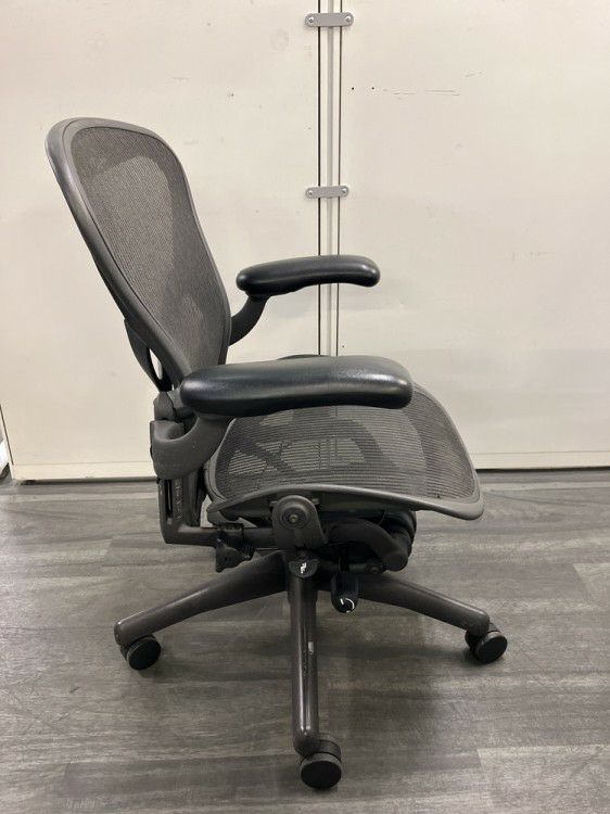 HermanMiller（ハーマンミラー）アーロンチェア 可動肘付アーロンチェア 商品画像5