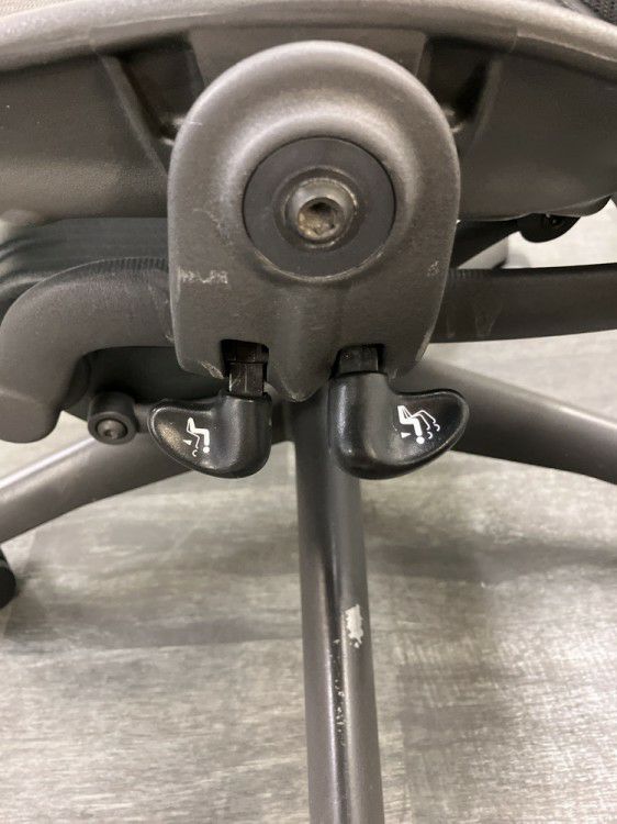 HermanMiller（ハーマンミラー）アーロンチェア 可動肘付アーロンチェア 商品画像9