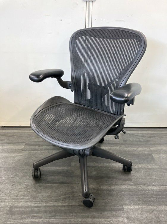 HermanMiller（ハーマンミラー）アーロンチェア 可動肘付アーロンチェア 商品画像1