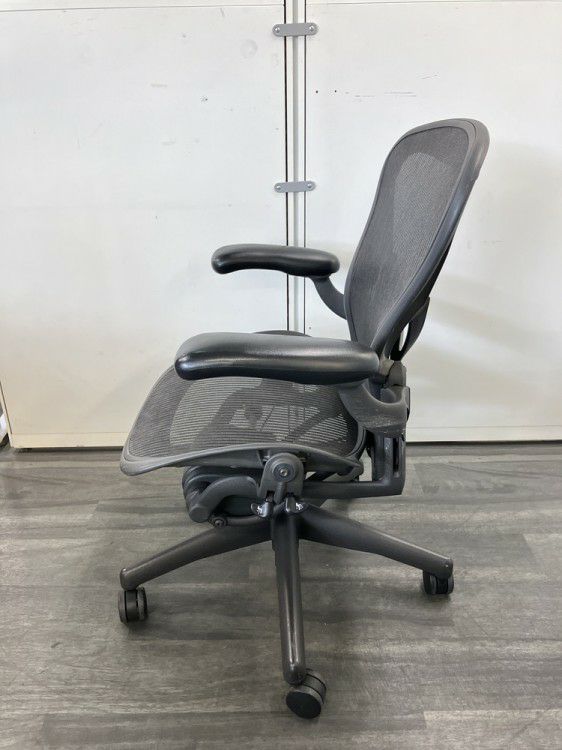 HermanMiller（ハーマンミラー）アーロンチェア 可動肘付アーロンチェア 商品画像3