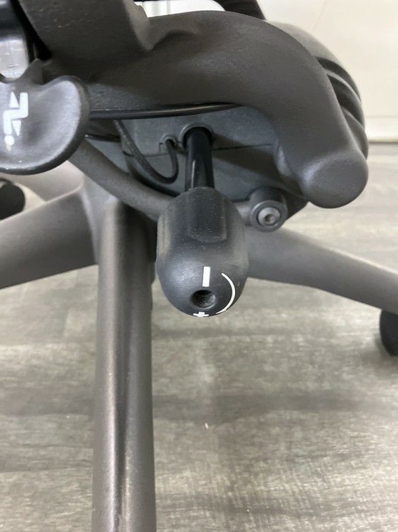 HermanMiller（ハーマンミラー）アーロンチェア 可動肘付アーロンチェア 商品画像7