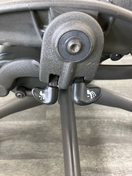 HermanMiller（ハーマンミラー）アーロンチェア 可動肘付アーロンチェア 商品画像9