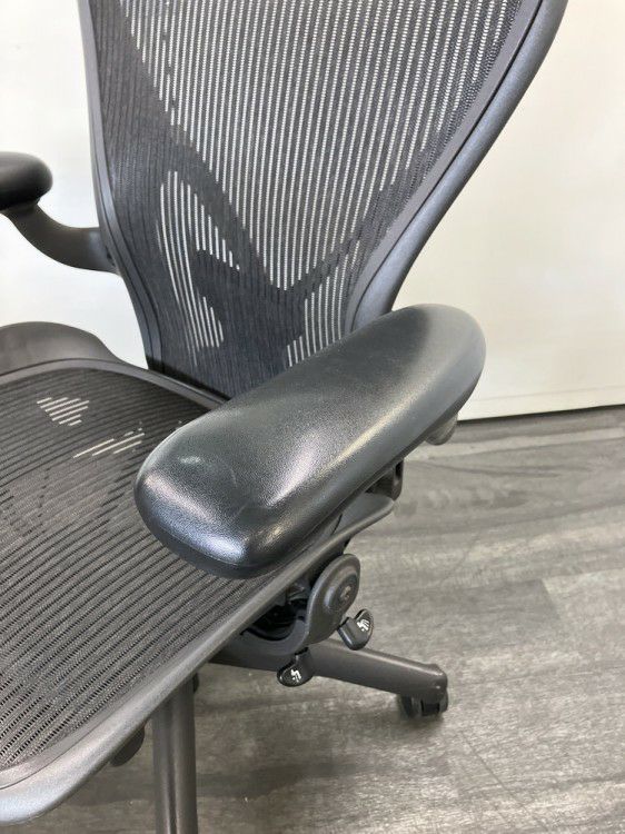 HermanMiller（ハーマンミラー）アーロンチェア 可動肘付アーロンチェア 商品画像13