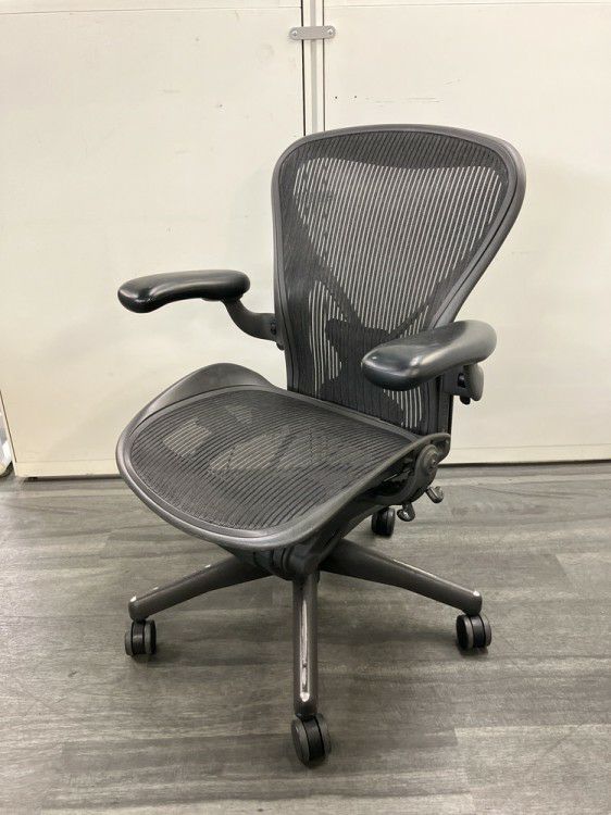 HermanMiller（ハーマンミラー）アーロンチェア 可動肘付アーロンチェア 商品画像1