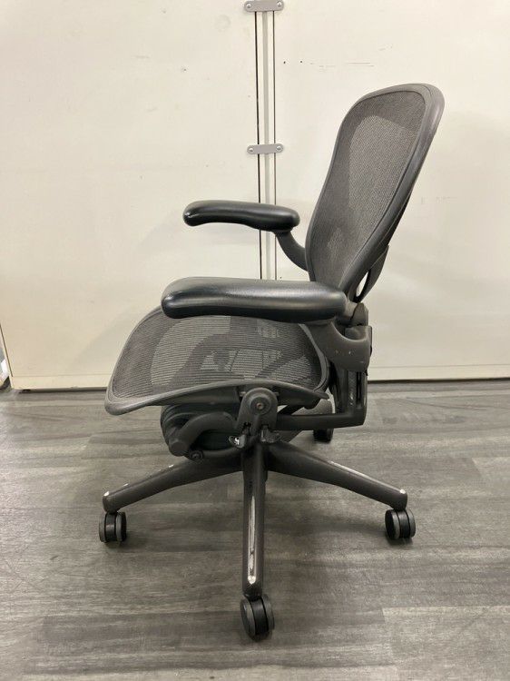 HermanMiller（ハーマンミラー）アーロンチェア 可動肘付アーロンチェア 商品画像3