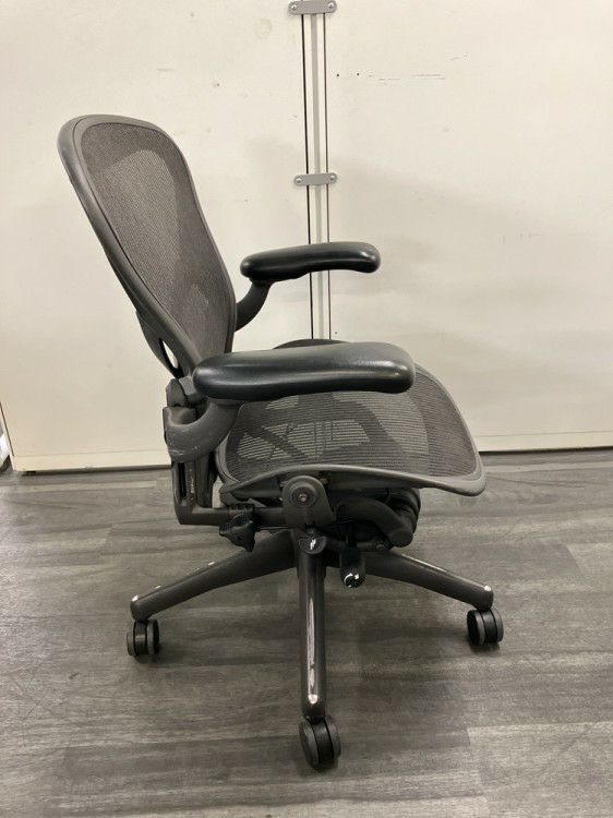 HermanMiller（ハーマンミラー）アーロンチェア 可動肘付アーロンチェア 商品画像5